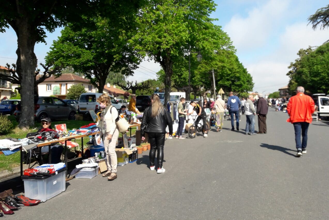 Soleil et succès pour le vide-greniers de l'association des commerçants et artisans de Boulogne, dimanche 8 mai.