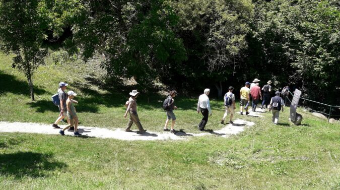 Les visiteurs se sont rendus samedi 11 juin sur le site de fouilles de l'abri préhistorique où les archéologues ont fait le point de leurs travaux.