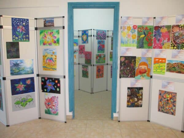 245 dessins concurrents pour la biennale internationale d'enfants à Saverès, un bouquet de talents.