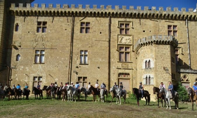 42 cavaliers ont fait halte au château de Saint-Blancard samedi 17 septembre 22.