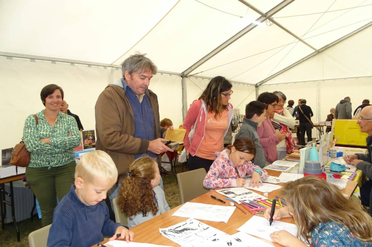 Un atelier initiation à la BD pour les enfants, avec l'illustrateur Fred Médrano, qui participait au Salon littéraire de Ciadoux le 25 septembre 22.