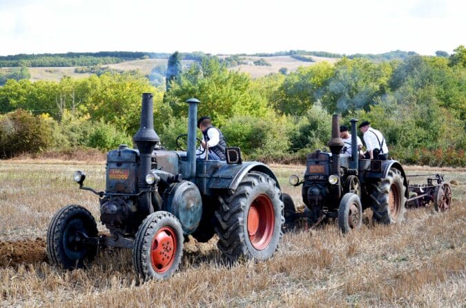 Les anciennes mécaniques, bichonnées par les propriétaires, ont accompli sans coup férir le travail des champs à la fête des labours de Villefranche d'Astarac.