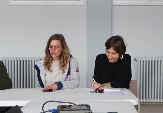 Carole Meryem, conseillère à la Chambre d'agriculture 31 et Floriane Clément, ingénieur à l'INRAE, lors de la réunion préparatoire au projet Coterra 2 à Saman.