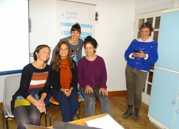 Cathy, Aurore, Charlotte, Sarah et Emilie, responsables de tiers-lieux en Comminges, lors des Rencontres Inspirantes de l'économie sociale et solidaire à Aurignac.