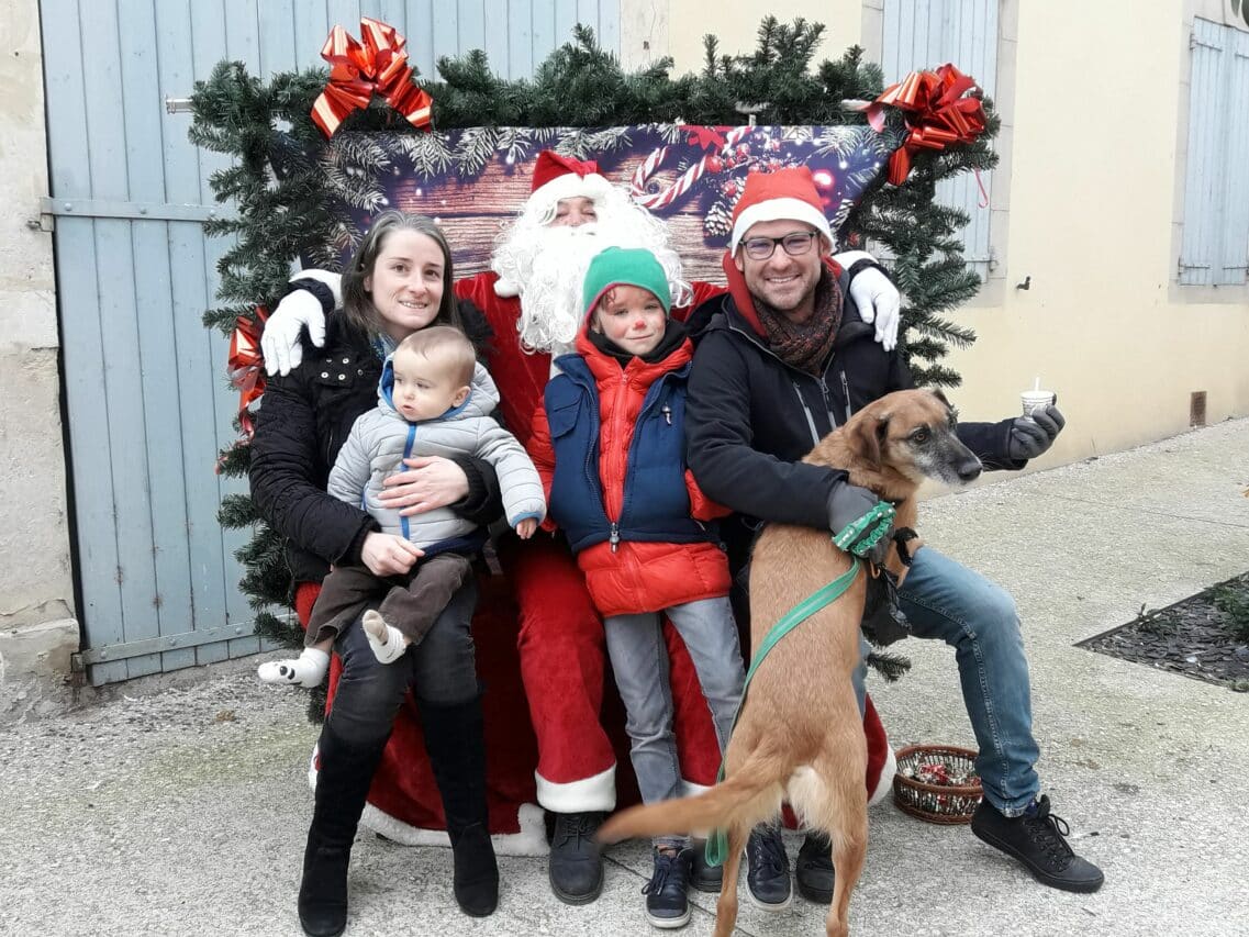 En famille au marché de Noël à Aurignac, une belle journée pour se balader, se divertir et finir de garnir le pied du sapin.