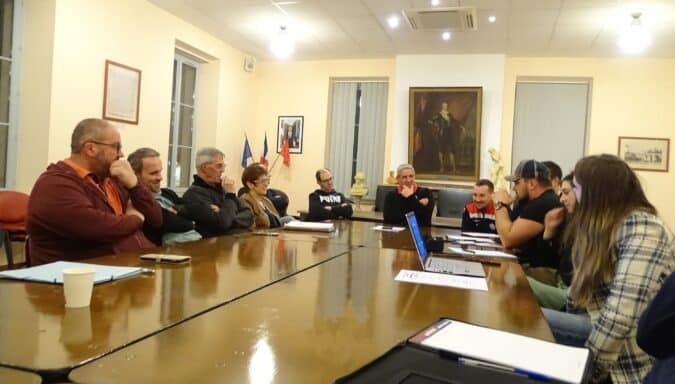 Le nouveau comité des fêtes en réunion avec la mairie et les associations pour préparer la fête du 15 août à Boulogne.
