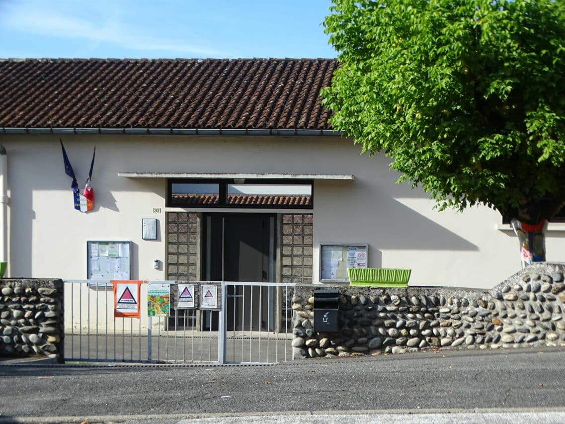 Un rassemblement est organisé mardi 7 mars devant l'école maternelle, sous la menace d'une fermeture de classe à la rentrée de septembre.