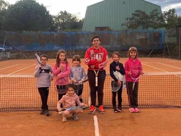 Quelques uns de groupes d'élèves tennis de Lucie Chevillard à Boulogne.