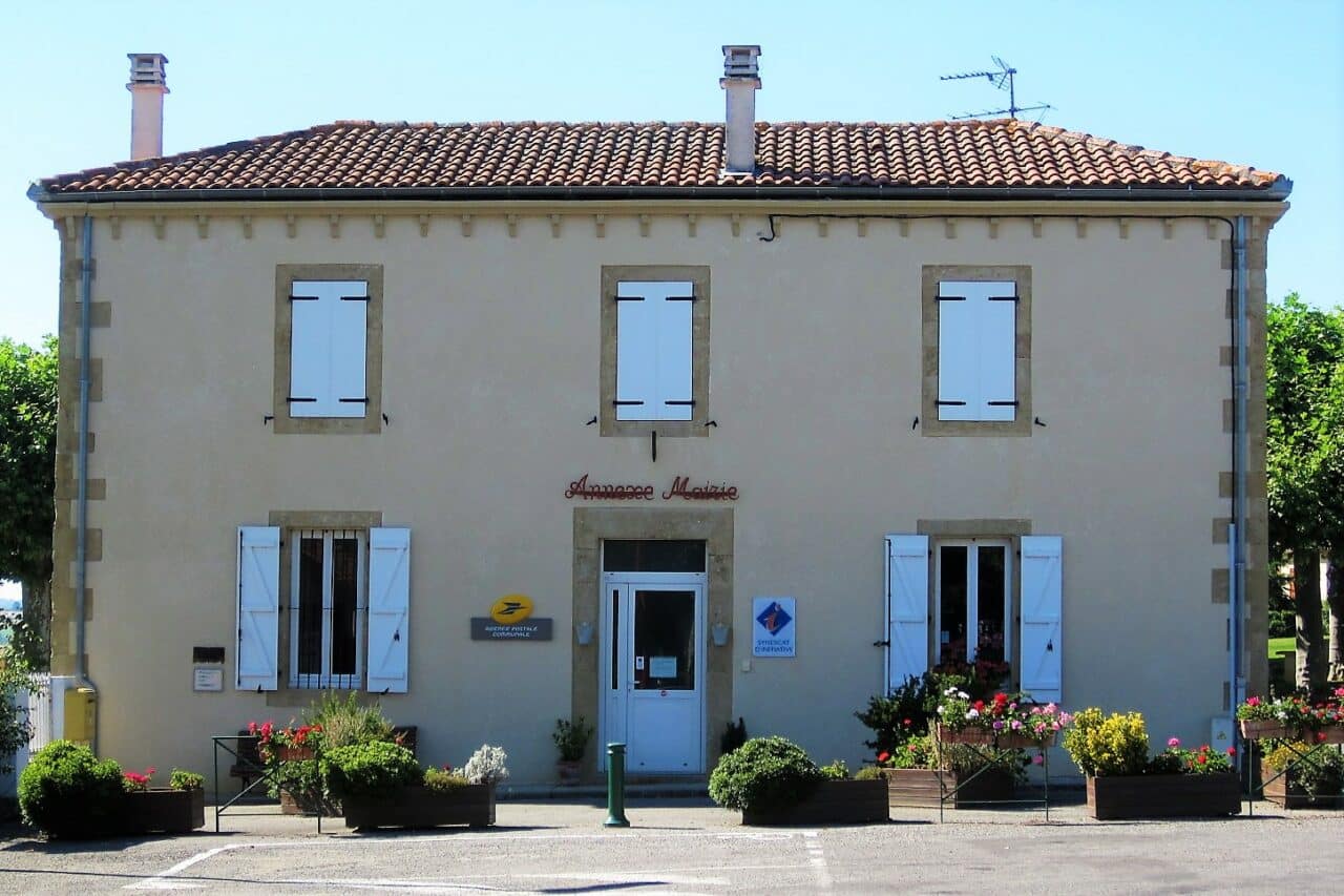 La municipalité de Ciadoux communique les horaires d'ouverture de la mairie annexe (photo) et de l'agence postale.