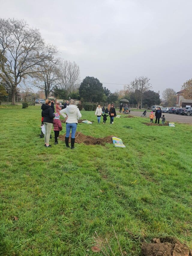 La nouvelle aire de jeux prendra place sur la plantation "un arbre un enfant", près des écoles à L'Isle en Dodon. (photo archives)