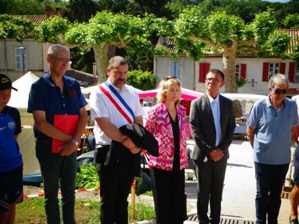 Avant le baptême de l'école Joséphine Baker, les officiels ont rendu hommage à Samuel Paty, enseignant martyr, sacrifié sur l'autel de l'intolérance, de l'ignorance et de la bêtise.