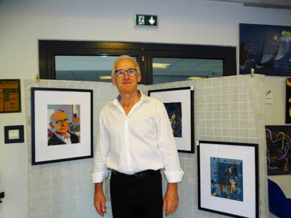 Exposition artistique de l'Atelier. Danny et ses tableaux en marqueterie de cuir.