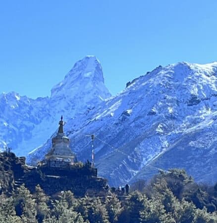 Monastères et villages népalais isolés, des haltes pour les himalayistes.