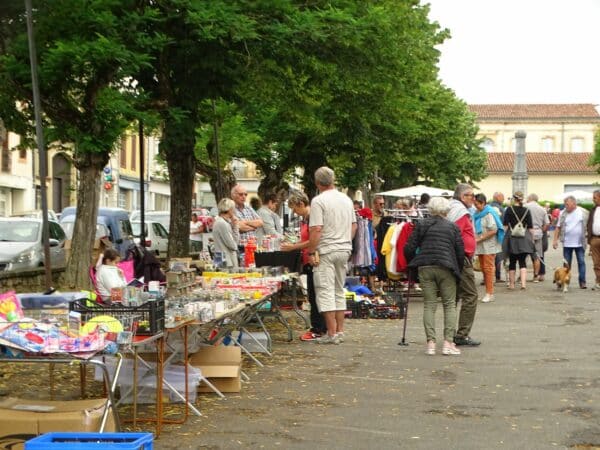 Un vide-greniers sympa organisé par l'école L'Elan vert le 18 juin à Boulogne.