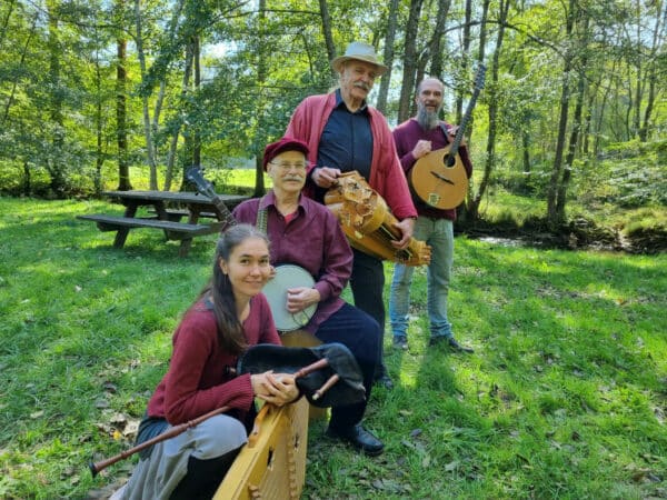 Le Festival de la Liberté à Arbas, ce sont des conférences, des concerts et un moment festif avec le bal trad et le groupe « Les Abasques »