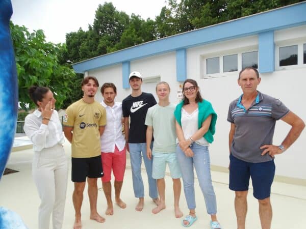 L'équipe de la piscine d'Aurignac pour l'été, Amandine, Jérémy, Albin, Baptiste, Camille, Anthony et Philippe.