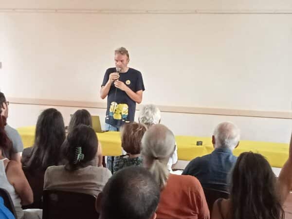 - La salle pleine pour entendre le Docteur Labrèze, Bernard Bertrand bien connu en Comminges avec les éditions Terran et le philosophe Vincent Pavent