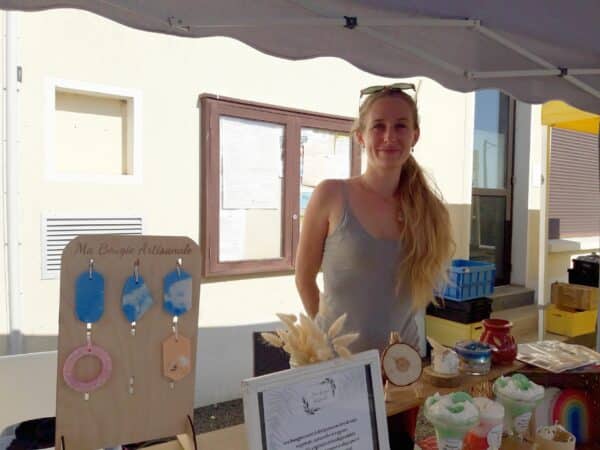 Le premier marché de créateurs et d'artisans a réuni de nombreux talents à Chélan le week-end dernier (bougies végétales naturelles).