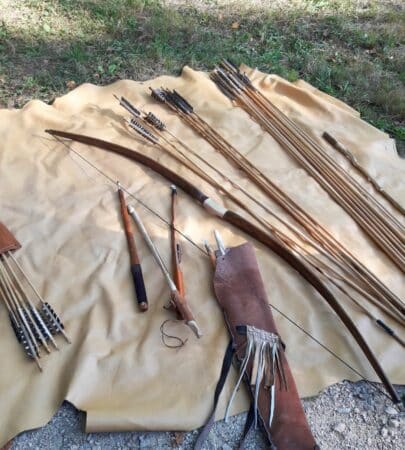 Initiation à la chasse préhistorique pendant le festival 31 Notes d'été au musée de l'Aurignacien.