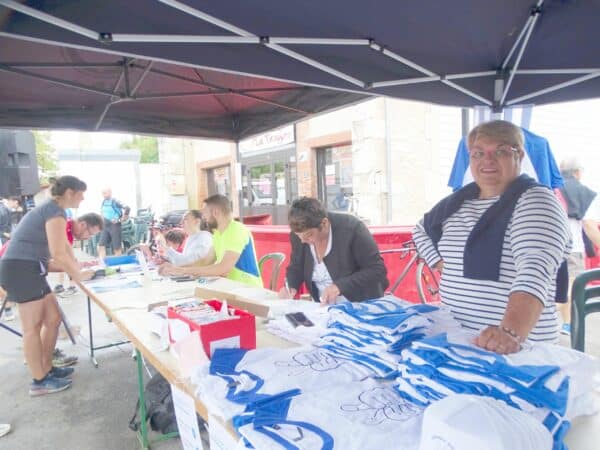 L'association Tous ensemble pour Maxence soutient financièrement la famille du jeune garçon en situation de handicap.