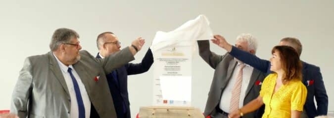 La plaque commémorative dévoilée