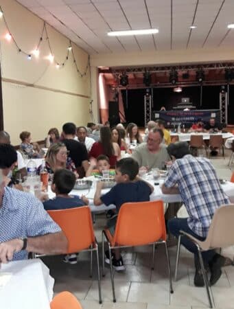 Bon repas, musique, danse et bonne humeur, une fête réussie pour la fermeture de la salle des fêtes à Charlas.