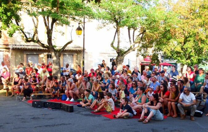 Le public conquis par le spectacle Pronomade(s) l'Air de rien, à Boulogne vendredi soir 8 septembre.