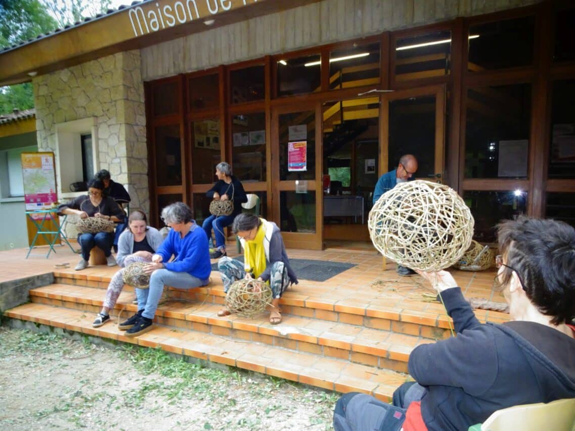 La vannerie sauvage avec Patricia Brangeon, à l'arboretum de Cardeilhac.