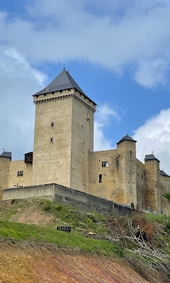 Le château de Mauvezin (65) recrute un guide saisonnier.