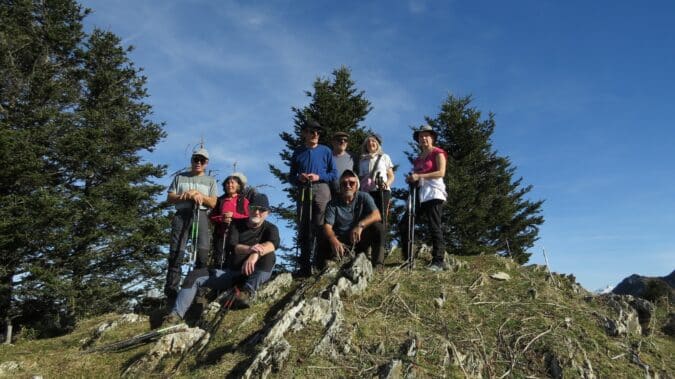 Une partie du groupe des randonneurs de Blajan au sommet du Mail de la Pique, samedi 27 janvier.