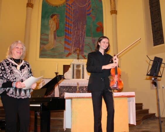 Arthur Legros, violoniste étudiant au CNSM de Paris, un virtuose exceptionnel, accompagnée au piano par Irina Medvedeva, concertiste professionnelle.