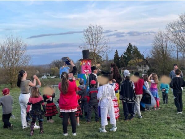 Les enfants des écoles et tout le village de Saint-Blancard ont fêté Carnaval.
