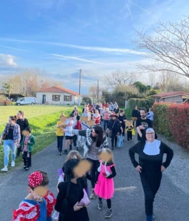 Les enfants des écoles et tout le village de Saint-Blancard ont fêté Carnaval.