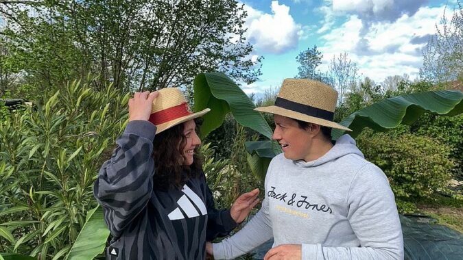 Alexandra et Marianne, deux jeunes femmes entreprenantes, vont ouvrir la Marmite en Folie, guinguette à Larroque. A ne pas manquer le 4 mai.