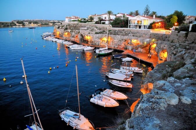 Un séjour de rêve en Méditerranée dans les Baléares, sur l'île de Minorque, avec la Belote Gourmande.