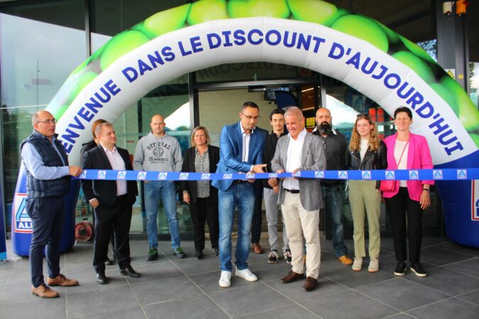 L'inauguration du nouveau magasin ALDI à Boulogne (L. Véran directeur du magasin et Alain Boubée maire).