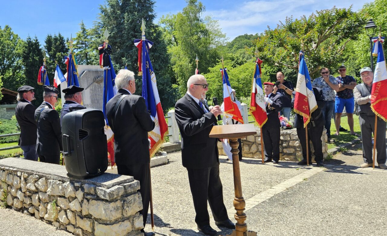 L'émouvant hommage aux trois passeurs abattus par les Allemands à Larroque le 13 juin 1944.