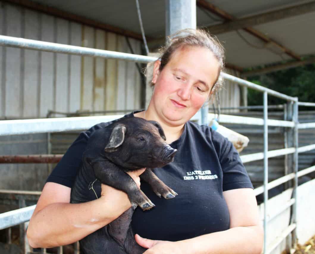 Aurélie Poussou, éleveuse de porcs noirs à Avezac, lors du week-end Fermes en Fête.