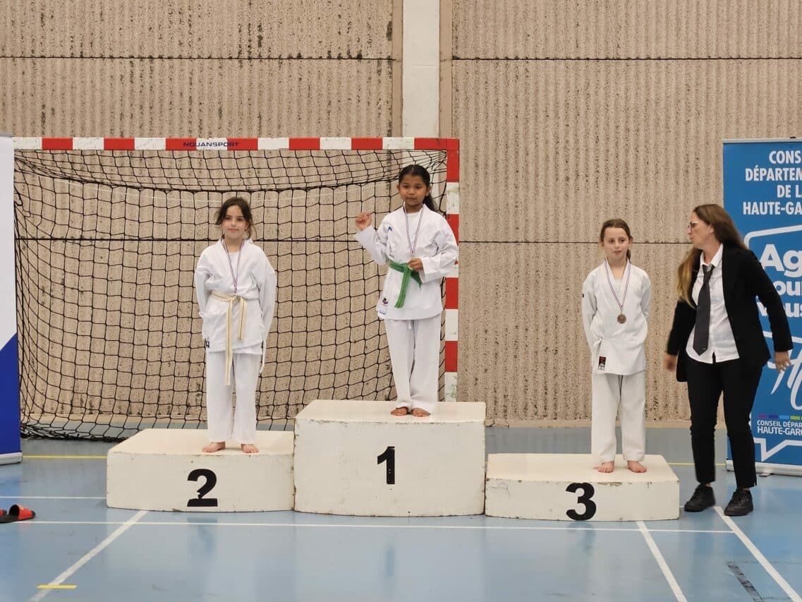 Les jeunes champions du karaté club de L'Isle à Saint-Gaudens.