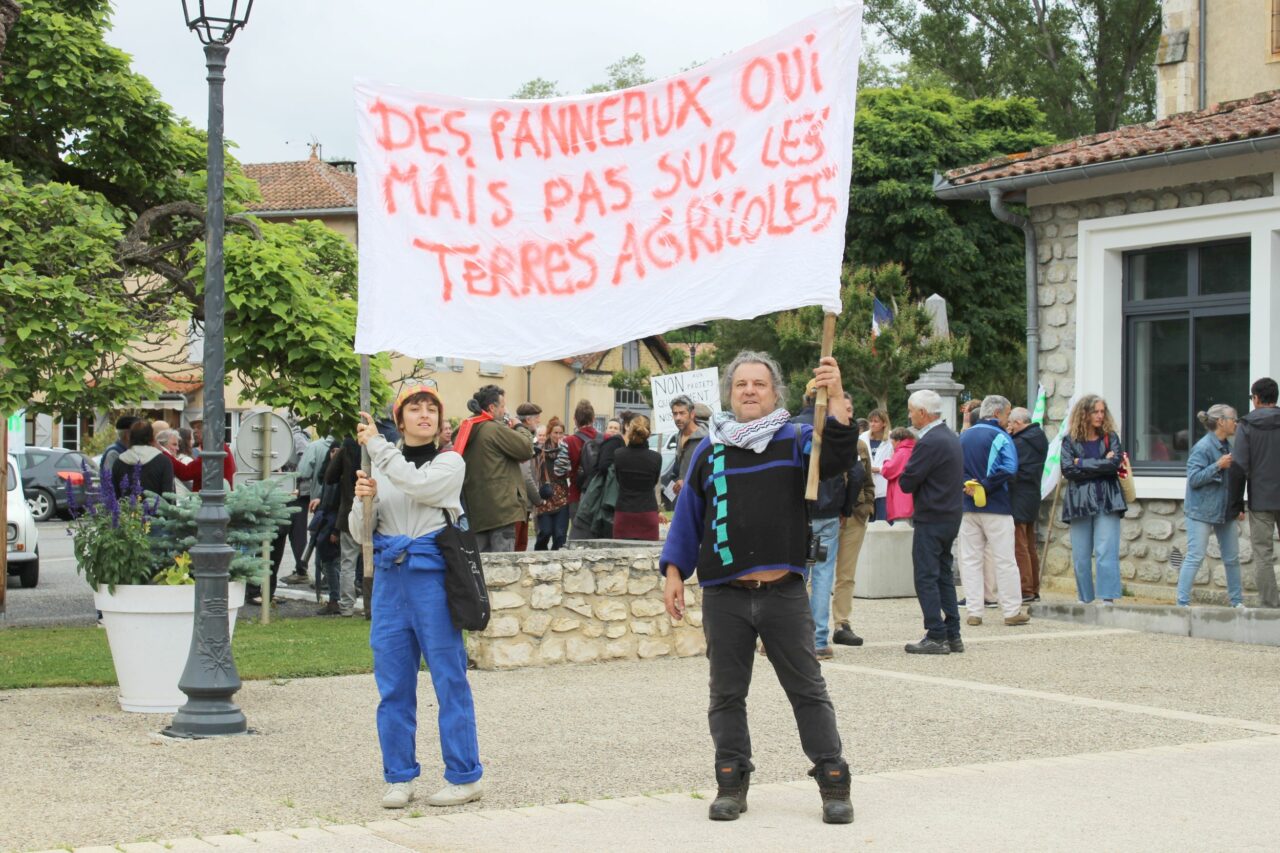 Les opposants au projets photovoltaïque à Larroque ne veulent pas tomber dans le panneau.