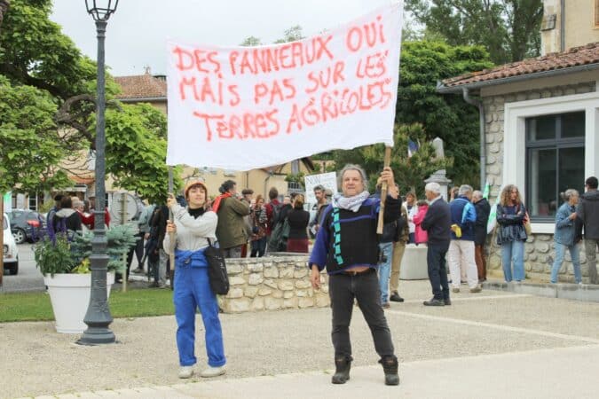 Les opposants au projets photovoltaïque à Larroque ne veulent pas tomber dans le panneau.