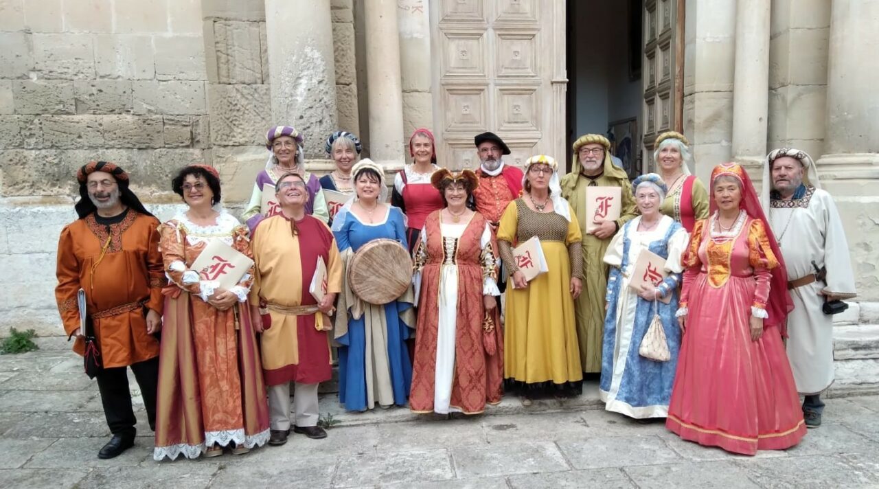 La formation du chœur en octuor est accompagnée instrumentalement par une harpe et une mandoline. Le niveau des instrumentistes autant que l’investissement musical du chœur est en soi la promesse d’un beau moment culturel autant que musical.