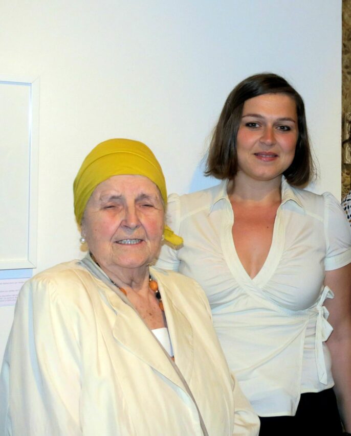 Anne Marie Abbal et Rose Fernandez. lors d'un vernissage.