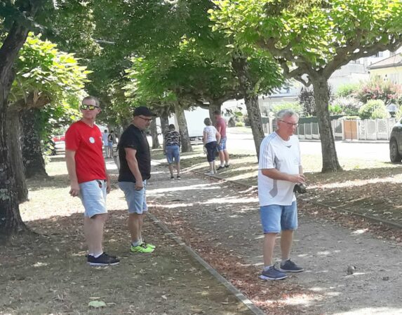 Deux concours de pétanque très relevés à Boulogne, organisés par la Pétanque Boulonnaise pour les fêtes du 15 août.