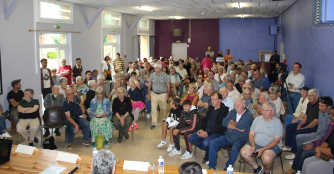 Rendez-vous le 31 août avec le Collectif de Sauvegarde des Gorges de la Save (photo réunion publique à Lespugue).