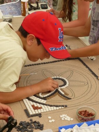 Pour s'instruire en s'amusant pendant les vacances, le programme des animations au Musée de Montmaurin.