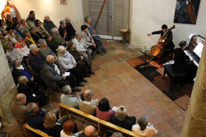 La chapelle était comble dimanche pour le concert classique d'A. Moulard et E. Roelly à Monléon.