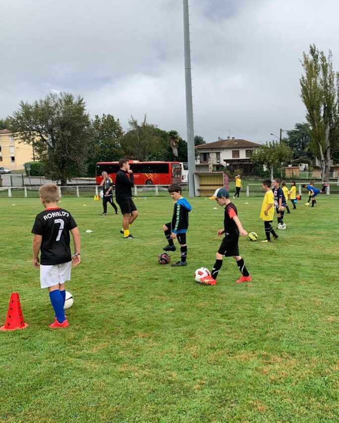 Pour jouer au foot et bien s'amuser tout en apprenant, l'école Save-Gesse est là !