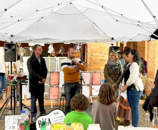 A l'inauguration du Festival du bien-être à l'Isle, les organisatrices (à dr), le maire L. Welter et le député Joël Aviragnet.