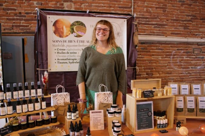 Mathilde Larbanes, paysanne cosmétologue et herboriste, au festival du bien-être de l'Isle.